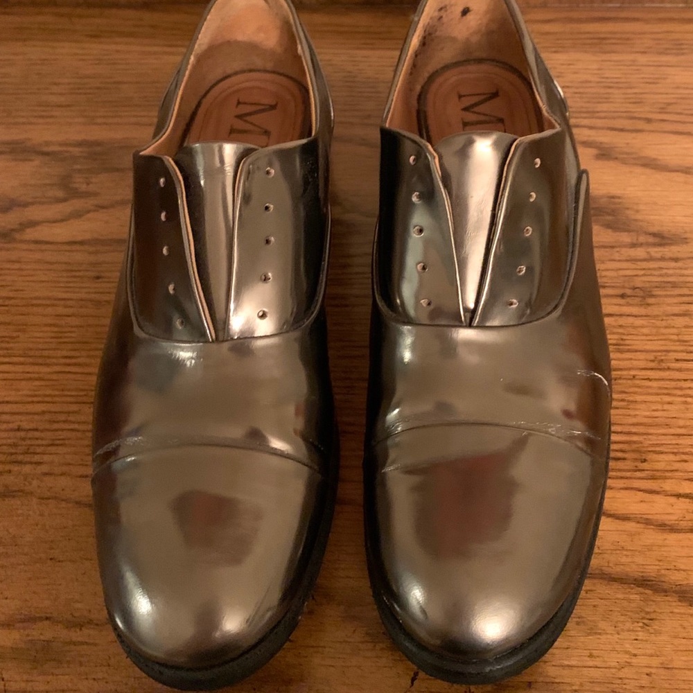 Mugani Metallic Silver Mocasines